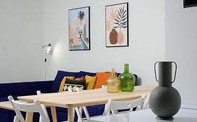 Travel And Live Apartments